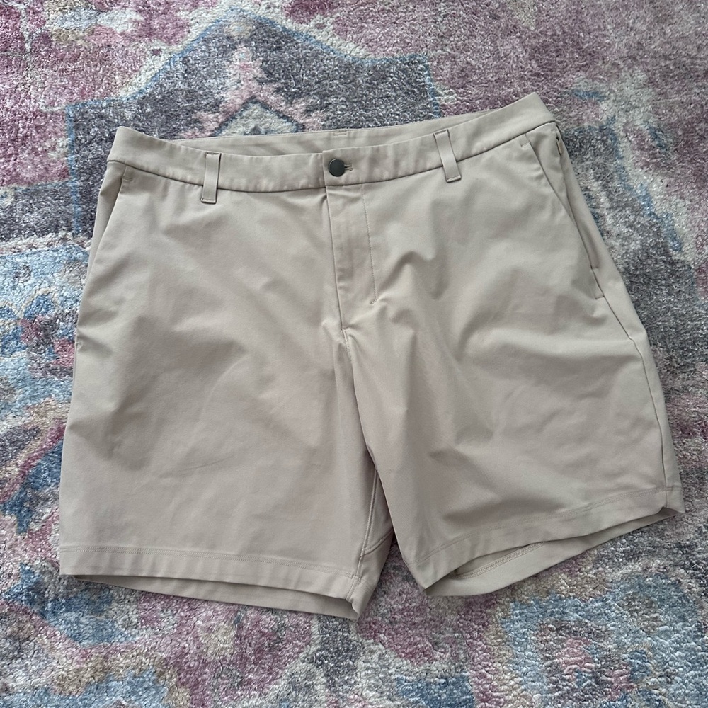 Lululemon Beige/Khaki 100% Polyester 7in Shorts Size 36
